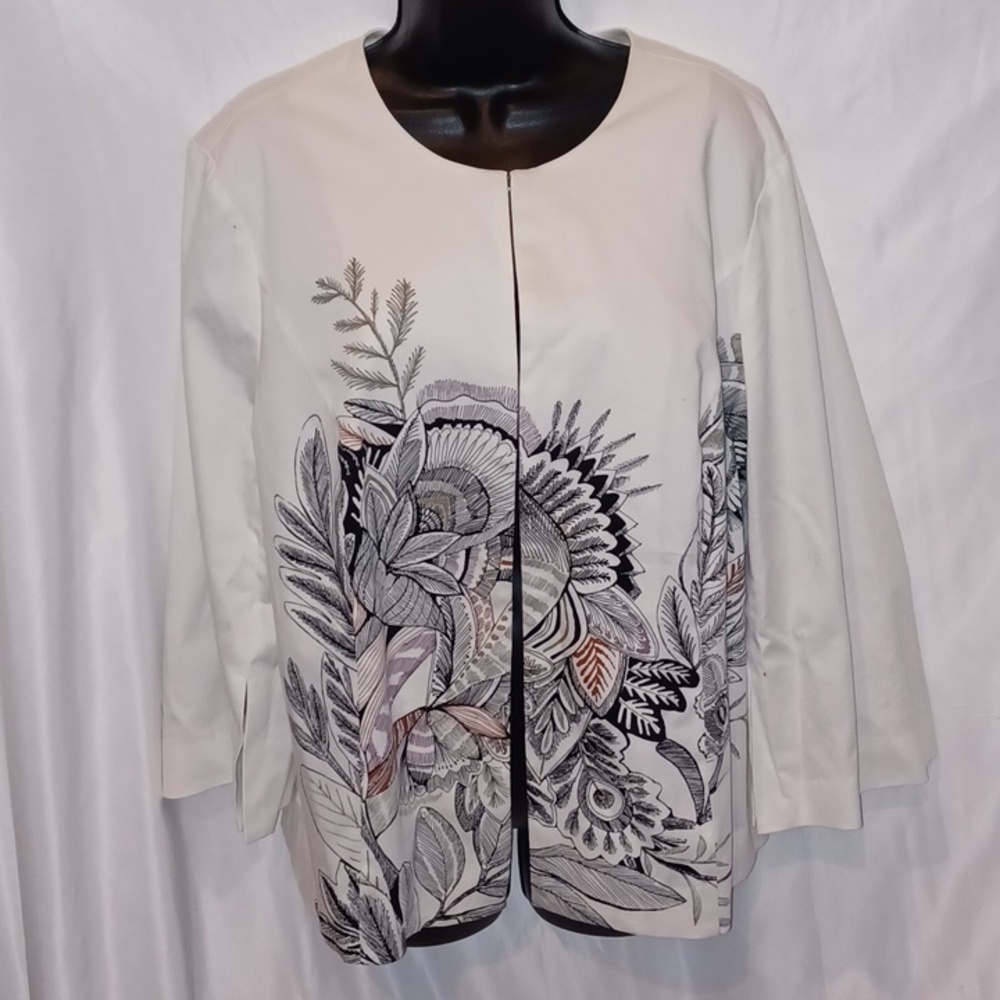 CHICOS 3/4 BELL SLEEVE JACKET, lined